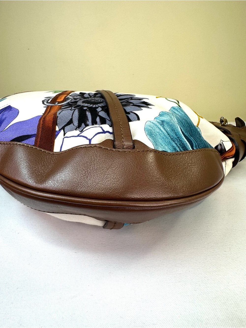 Salvatore Ferragamo Floral Multicolor Canvas & Leather Hobo bag - Picture 11 of 17